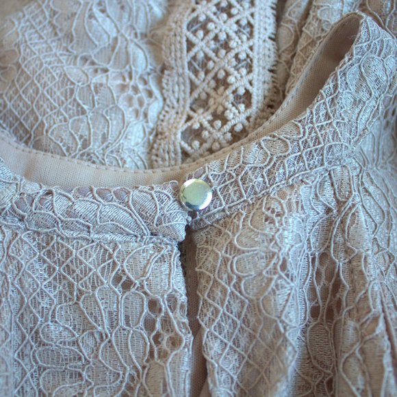 Cable & Gauge | Beige Sleeveless Blouse - Picture 4 of 9